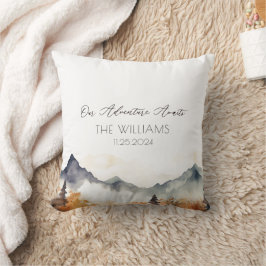 Boho Neutral Mountain Wedding Couple Kissen