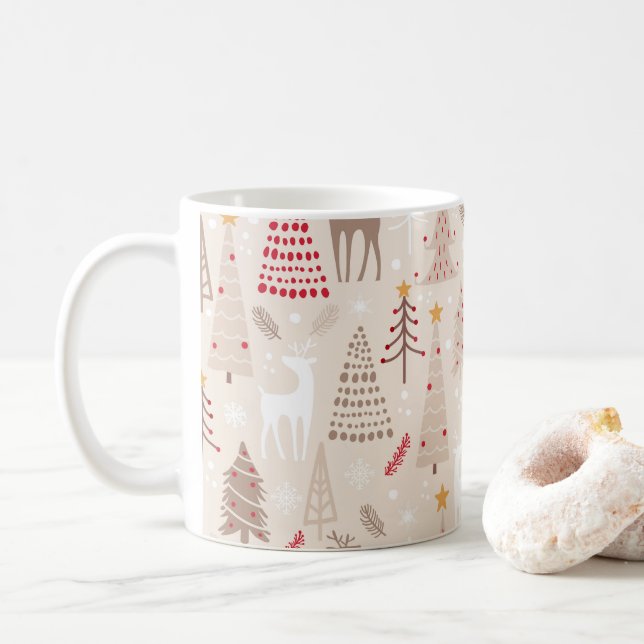 Boho neutrale flache Weihnachtsbaumen Waldtiere Kaffeetasse (Mit Donut)