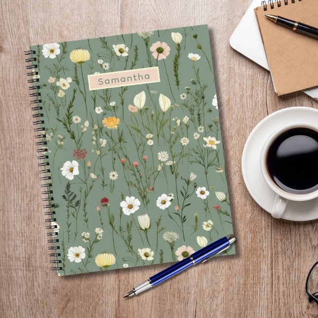 Boho Notizbuch (Sage Green Yellow White Wildflowers Floral Flowers Monogram Name Notebook Journal Sketchbook)