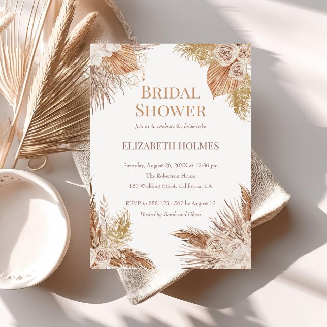 Boho Pampas Garden Invitation de douche nuptiale (Boho Pampas Garden Bridal Shower Invitation on a neutral boho table.)