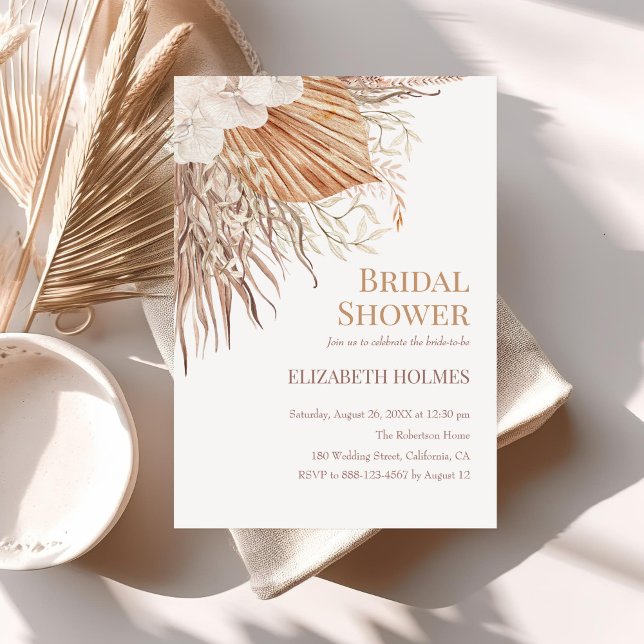 Boho Pampas Garden Invitation de douche nuptiale (Boho Pampas Garden Bridal Shower Invitation on a neutral boho table.)
