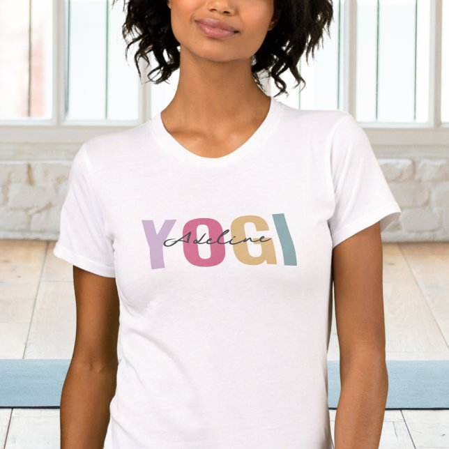 Boho Pastel Farbe Yogi mit Namen T-Shirt (Von Creator hochgeladen)
