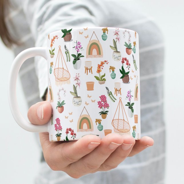 Boho Pink & Peach Orchid Blumenmuster Tasse (Woman hand holding a Boho Orchid mug patter.)