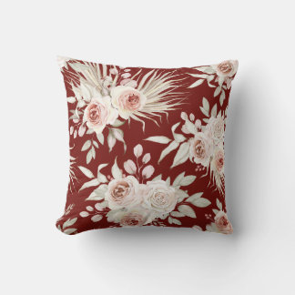 Boho Pink Roses über Burgundy Red Kissen