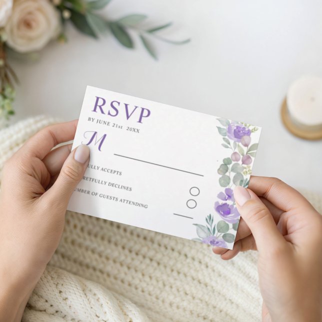 Boho Purple Floral Eucalyptus Wedding RSVP Karte (Von Creator hochgeladen)