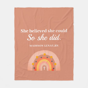 Boho Rainbow Nurse Inspirational Sie glaubte Name Fleecedecke