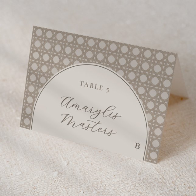 Boho Rattan Bamboo Cane Wedding Platzkarten Tischnummer (Bamboo cane weave print in neutral colors individual place cards (customer must score / fold card))