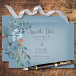 Boho Rust & Blue Floral Save the Date Card<br><div class="desc">Diese Hochzeit speichert das Design der Dattelkarte mit schönen blauen und verbrannten orangen Rost Wasserfarben Eckfloralen auf einem weichen weißen Rechteck platziert auf einem staubigen blauen Hintergrund. Weich und delikat; perfekt für jede Jahreszeit. Erstellt von der einfachen Farmhouse Press.</div>
