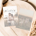 Boho Rustic Overlay Foto Wedding Einladung<br><div class="desc">Feiern Sie Ihren besonderen Tag mit unserem Boho Rustic Overlay Foto Hochzeitseinladung. Mit seinem Foto im bohenhaften Stil und eleganter Kalligraphie eignet es sich perfekt für eine zeitlose, romantische Hochzeit. Die Vorderseite und die Rückseite verbinden sich modern mit Minimalismus mit Chic und Eleganz, ideal für Outdoor oder Hochzeiten in Urlaubsort....</div>