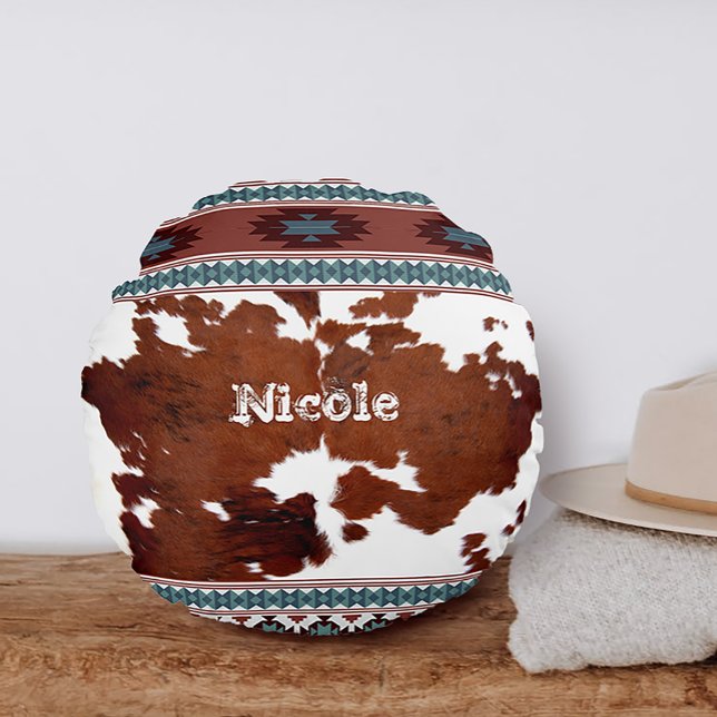 Boho Rustic Western Cowhide Name Rundes Kissen (Von Creator hochgeladen)