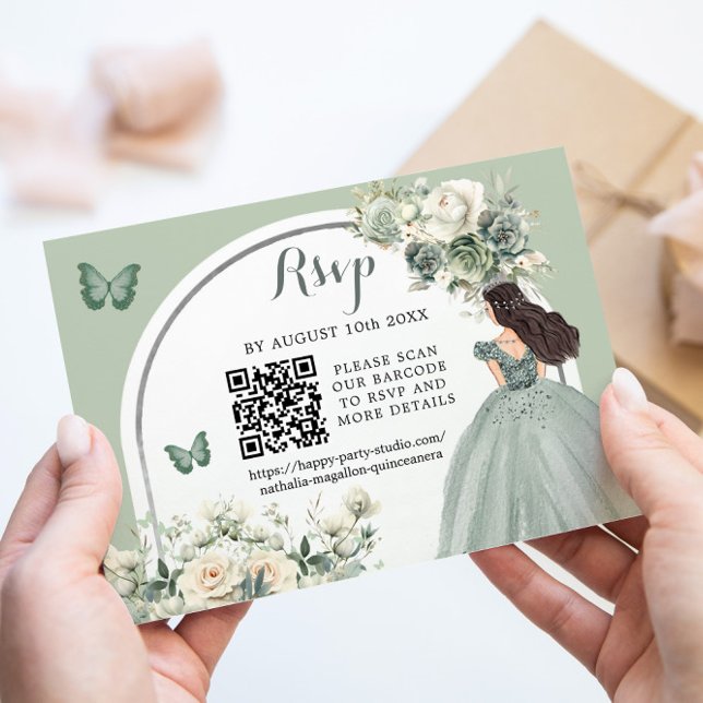 Boho Sage Green Floral Prinzessin Girl 15 Años QR RSVP Karte (Von Creator hochgeladen)