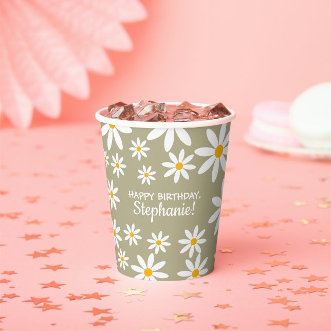 Boho Sage Green Retro Daisies Birthay Party Pappbecher (Insitu)