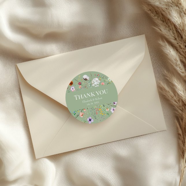 Boho Sage Green Wildblume Vielen Dank Runder Aufkleber (Boho Sage Green Wildflower Thank You Classic Round Sticker on an elegant envelope.)