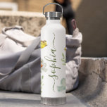 Boho Schmetterlingsgarten Wasserfarbe Personalisie Trinkflasche<br><div class="desc">Genießen Sie Ihren Durst stilvoll mit unserer Boho Artistic Watercolor Butterfly Garden Personalisiert Water Flasche! Diese exquisite Flasche zeichnet sich durch ein faszinierendes Schmetterlingsgarten-Design in lebhaften Aquarellen aus, das Ihrer Hydratationsroutine eine Touch künstlerischer Eleganz verleiht. Personalisieren Sie es mit Ihrem Namen oder Initialen für eine wirklich einzigartige Touch. Diese Wasserflasche...</div>