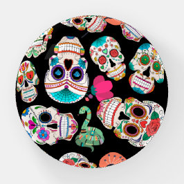 Boho Sugar Skulls auf schwarz Briefbeschwerer