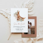 Boho Terracotta Moon Foto Save the Date Karte<br><div class="desc">Ein Boho Foto Save The Date Cards haben eine Touch von freimütig eleganten Designs. Set den Ton für deine boho-inspiriert Nuptials und geben Ihren Gästen einen Einblick in Ihre einzigartige Feier. Lass die Reise für immer mit einer Touch böhmischen Charmes beginnen! Matching Artikel in unserem Shop Cava Party Designs.</div>