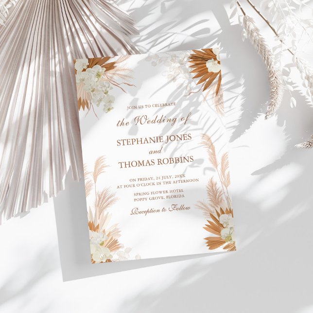 Boho Terracotta Pampas Grass Orchid Wedding Einladung (Boho Terracotta Pampas Grass Orchid Wedding Invitation on a sunny white table.)