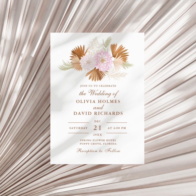 Boho Terracotta Pampas Grass und Blume Hochzeit Einladung (Boho Terracotta Pampas Grass and Flowers Wedding Invitation on a sunny neutral dry palm leaf.)