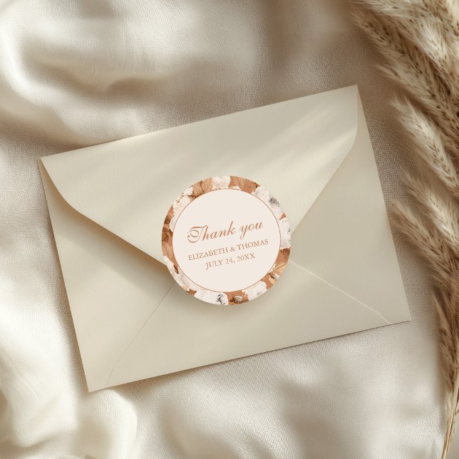 Boho Terracotta und Cream Peonies Vielen Dank Runder Aufkleber (Boho Terracotta and Cream Peonies Thank You Classic Round Sticker on a wedding envelope.)