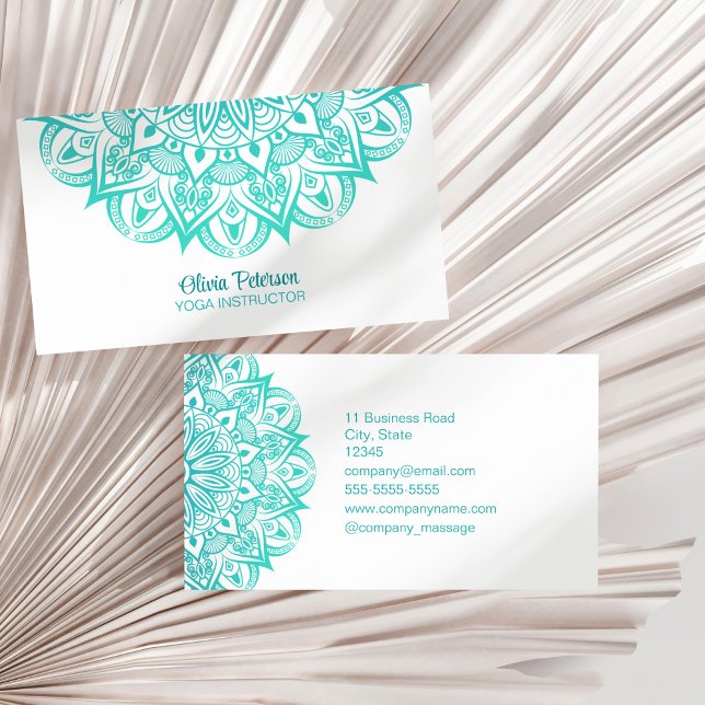 Boho Turquoise und Aquamarin Yoga Instructor Manda Visitenkarte (Boho Turquoise and Teal Yoga Instructor Mandala Business Card on a dry palm leaf.)