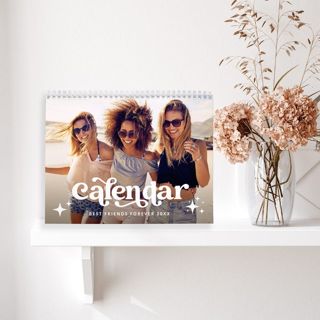 Boho Typografie und Stars | Friends Foto Kalender (A trendy, boho and retro style calendar to fill with photos of your BFFs)