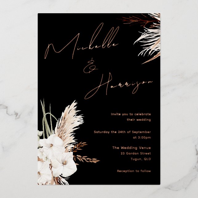 Boho White Floral Script Black Wedding Rose Gold Folieneinladung (Vorderseite)