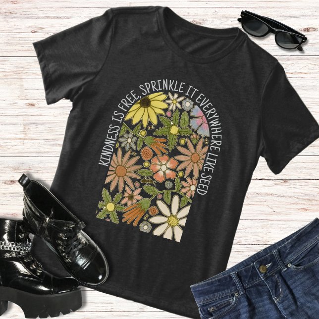 Boho Wild Blume Kindness ist kostenlos Frühlingsfl Tri-Blend Shirt (Von Creator hochgeladen)