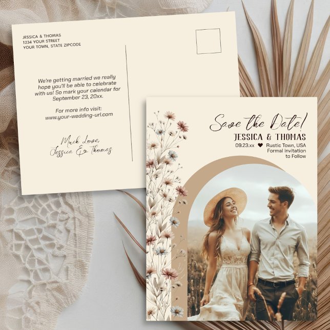 Boho Wildblumen Arch Foto Hochzeit Speichern Sie d Ankündigungspostkarte (Back/Front)