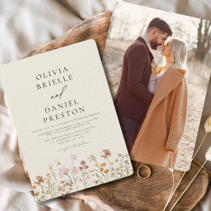 Boho-Wildblumen-Hochzeit in Beige im Garten Einladung