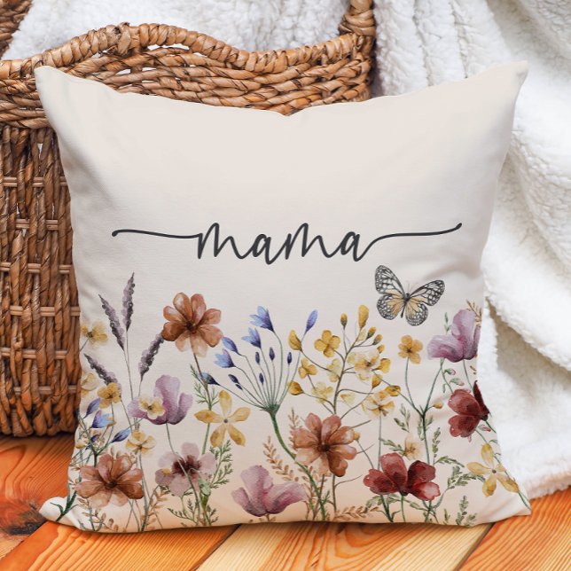 Boho Wildblumen Mama Kissen (Boho Wildflowers Mama Throw Pillow with Butterfly by Painted Paperie
)