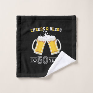 Boire de bière Cheers et bières à 50 ans Anniversa