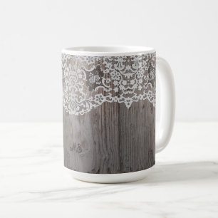 Bois et tasse de dentelle avec vos initiales ou au