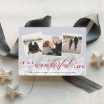 Bokeh Flare | Holiday Foto Collage Card Feiertagskarte<br><div class="desc">Die elegante Urlaubskarte besteht aus drei quadratischen Fotos in einem Collage-Layout, mit einem kleinen, lichtdurchfluteten Overlay für ein festliches und blubbly-Look. "Es ist ein wundervolles Leben" wird überlagert in lebendigen Cranberry rotes Skript und Blockschrift, mit Ihrem Namen und dem Jahr darunter. Karten kehren zu einem festlichen roten botanischen gemusterten Hintergrund...</div>