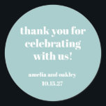Bold Aqua Blue Retro Custom Wedding Danke Runder Aufkleber<br><div class="desc">Fügen Sie Ihren Gastgeschenke Hochzeiten eine besondere Touch mit diesen eleganten Dankeschön-Aufklebern hinzu. Diese Aufkleber mit weichem aqua-blauen Hintergrund und moderner Typografie eignen sich hervorragend zum Versiegeln von Gefältaschen,  Geschenkboxen oder Umschlägen. Personalisieren Sie mit Namen und dem Hochzeitsdatum für ein durchdacht Detail,  das Ihre Gäste schätzen werden!</div>