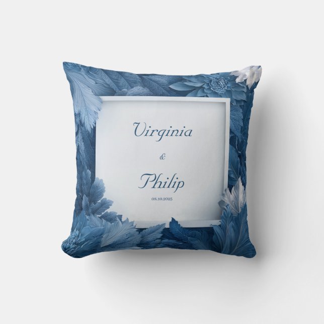 Bold Blue Floral Botanical Wedding Kissen (Vorderseite)