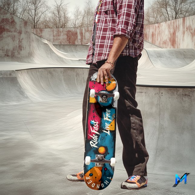 Bold Geometric Pop Art - Fahren Sie schnell, live  Skateboard (Von Creator hochgeladen)