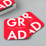 Bold Grad Red Graduation Party Rechteckiger Pappuntersetzer<br><div class="desc">Maßgeschneiderte Abschluss-Papier-Untersetzer mit "Grad" in fett weißer Schrift mit rotem Hintergrund. Personalisieren Sie die Abschluss Untersetzer,  indem Sie den Namen und Abschluss des Absolventen Jahr. Die personalisierten Abschluss Untersetzer sind sowohl für Uni-Abschluss- als auch für Highschool-Partys geeignet.</div>