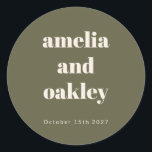 Bold Minimalist Boho Olive Green Custom Wedding Runder Aufkleber<br><div class="desc">Bold Minimalist Boho Olive Green Retro Simple Custom Wedding Classic Round Sticker</div>