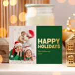 Bold Modern Green One Foto Merry and Bright Gold Folien Feiertagskarte<br><div class="desc">Senden Sie herzliche Wünsche in dieser Urlaubssaison mit dieser einzigartigen und niedlichen, modernen, grünen und goldfarbenen Urlaubskarte mit einem Foto. Das einfache und minimalistische Design zeichnet sich durch boho-inspiriert Elemente in Goldfolie aus. Dieses Design feiert den festlichen Geist des Dezember und bringt jedem Anlass eine fröhliche und lustige Touch. Die...</div>