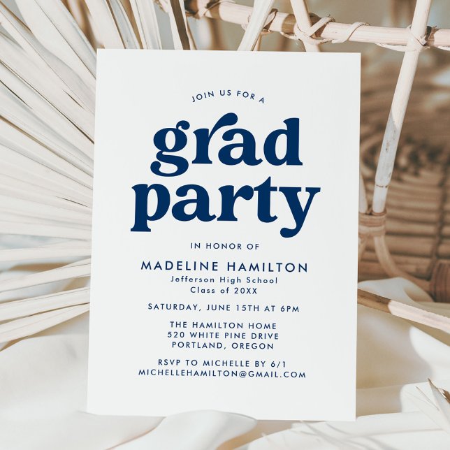 Bold Navy Blue Typografy Graduation Party Einladung (Von Creator hochgeladen)