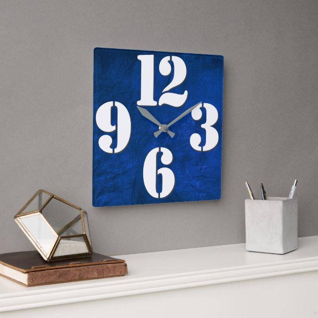 Bold Number Face On Blue Square Wall Clock Quadratische Wanduhr (Büro)