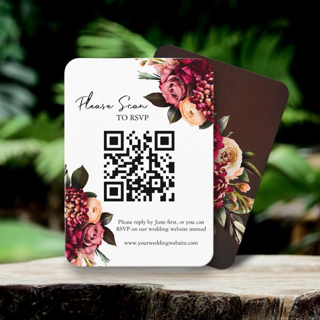 Bold Red Floral QR Code Wedding RSVP Platzkarte (Von Creator hochgeladen)