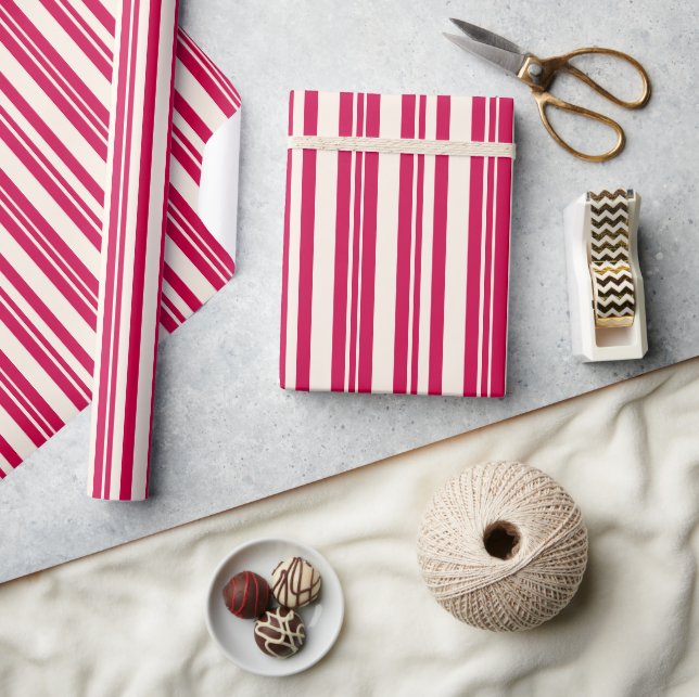 Bold Red Stripes Cream Valentine Holiday Christmas Geschenkpapier (Kunsthandwerk)