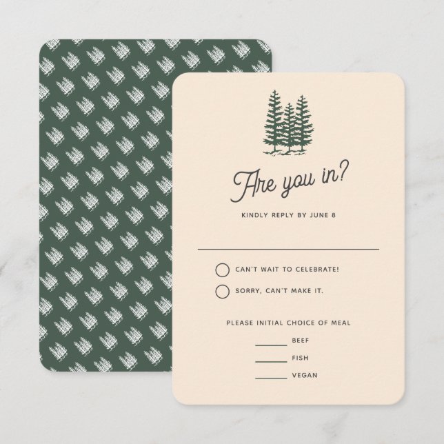 Bold Retro Green Mountain Forest Wedding RSVP Karte (Vorne/Hinten)
