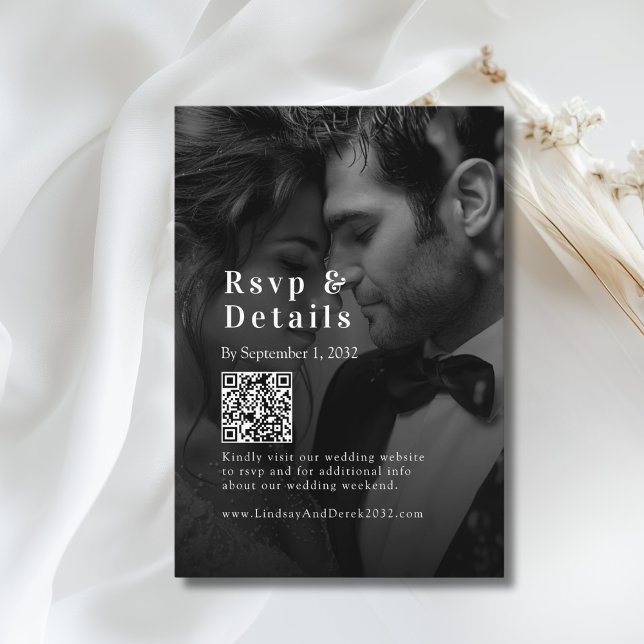 Bold Trending B&W-Photo Wedding QR Code RSVP  Begleitkarte (Bold Trending B&W-Photo Wedding QR Code RSVP Enclosure Card)