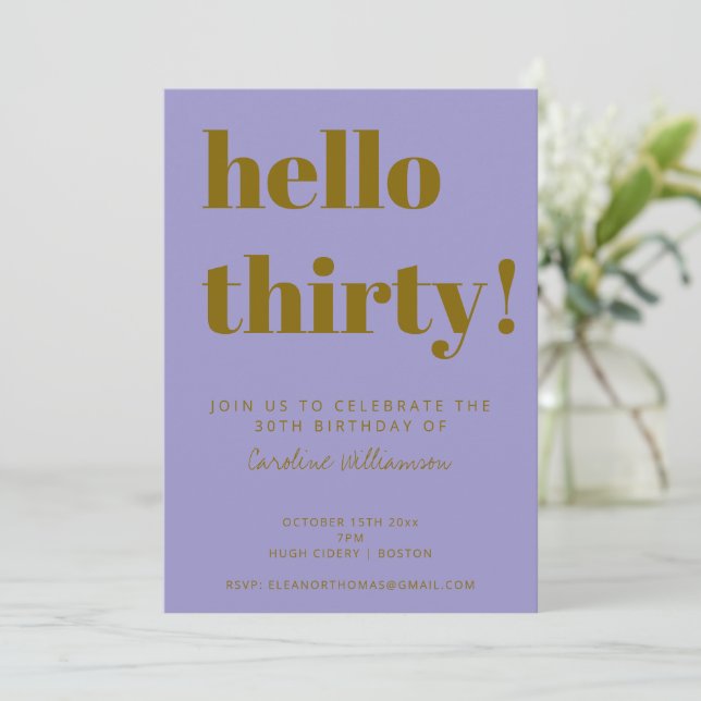 Bold Typography Purple Gold Modern 30th Birthday Einladung (Stehend Vorderseite)
