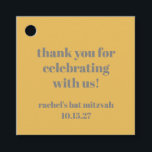 Bold Yellow Gray Custom Niedlich Bat Mitzvah Viele Geschenkanhänger<br><div class="desc">Dieses personalisierte Bat Mitzvah-Gefallen-Tag ist in einem kühnen Senfgelb mit minimalistisch grauem Typografie entworfen und bietet eine moderne und stilvolle Touch, um festzuhalten. Mit einer herzlichen "Dankeschön für das Fest mit uns!"-Nachricht wird der Tag weiter mit dem Namen des Bat Mitzvah-Feierns und dem Veranstaltungsdatum angepasst. Es ist perfekt zum Anbinden...</div>