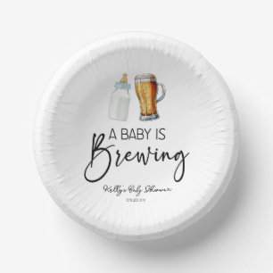 Bols En Carton Un Bébé Brasse Une Bouteille Baby shower De Verre 