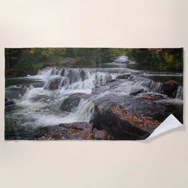 Bond Falls Cascades Strandtuch (Vorderseite)