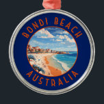 Bondi Beach Australia Reisen Art Vintag Ornament Aus Metall<br><div class="desc">Bondi Beach in einem Vektor Art Stil. Der weiße Sand-Halbmond von Bondi ist einer der bekanntesten Strände Australiens.</div>
